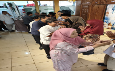 Kebersamaan dalam Halal Bihalal Guru & Karyawan SMP Negeri 6 Surakarta